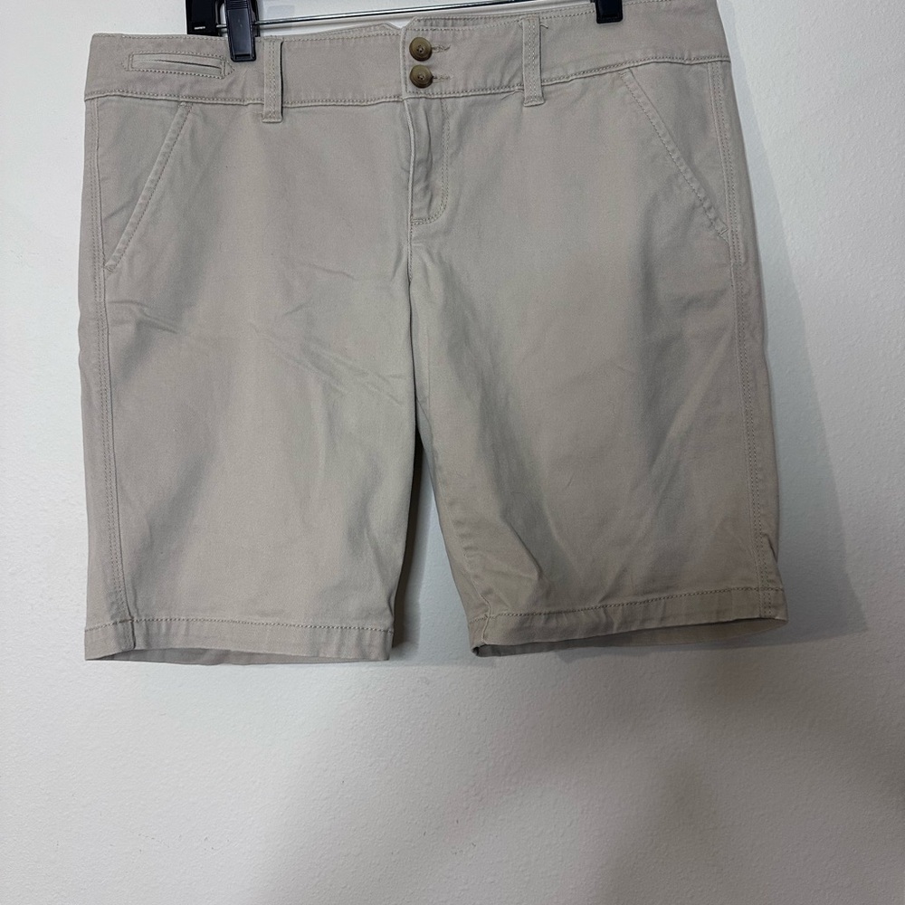 American Eagle Outfitters Women's Beige Shorts